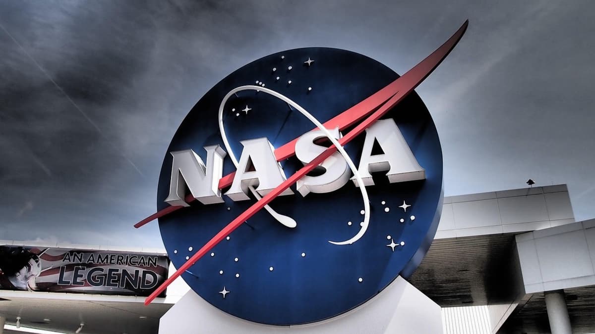 ครั้งแรกในประวัติศาสตร์! จีนต่อสายตรง NASA เลี่ยงดาวเทียมชนกันกลางอวกาศ