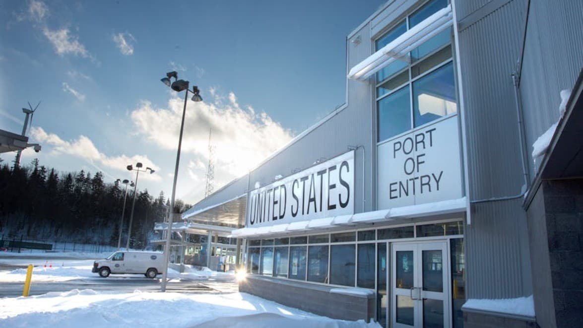 Google และ Apple เตือนพนักงานต่างชาติ งดออกนอกสหรัฐฯ หวั่นกลับเข้ามาไม่ได้