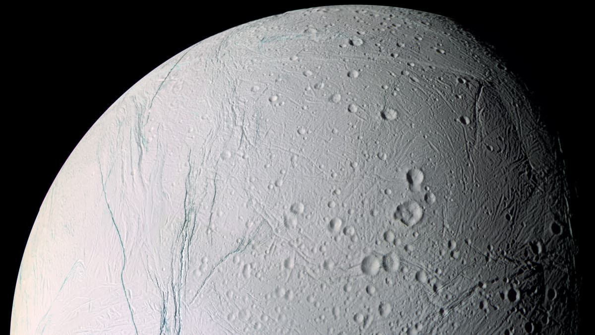 เจาะหลักฐานใหม่! ดวงจันทร์ Enceladus ของดาวเสาร์ อาจมีสิ่งมีชีวิตซ่อนอยู่
