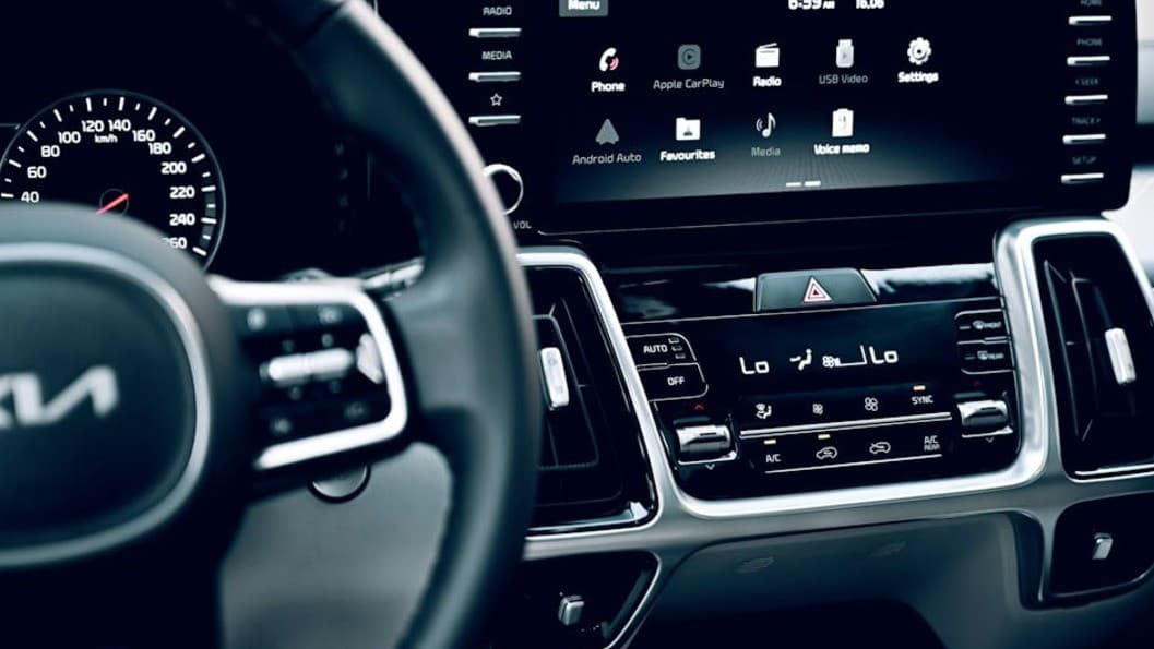 ขับรถไม่เหงา! Apple เล็งเปิดทาง CarPlay รองรับ ChatGPT และ AI ค่ายอื่น