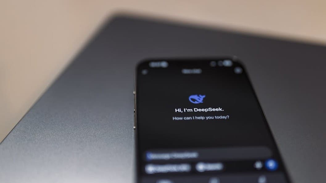 Google และ OpenAI ประสานเสียง! แฉคู่แข่งแอบ "ดูดสมอง" AI ไปสร้างร่างโคลน