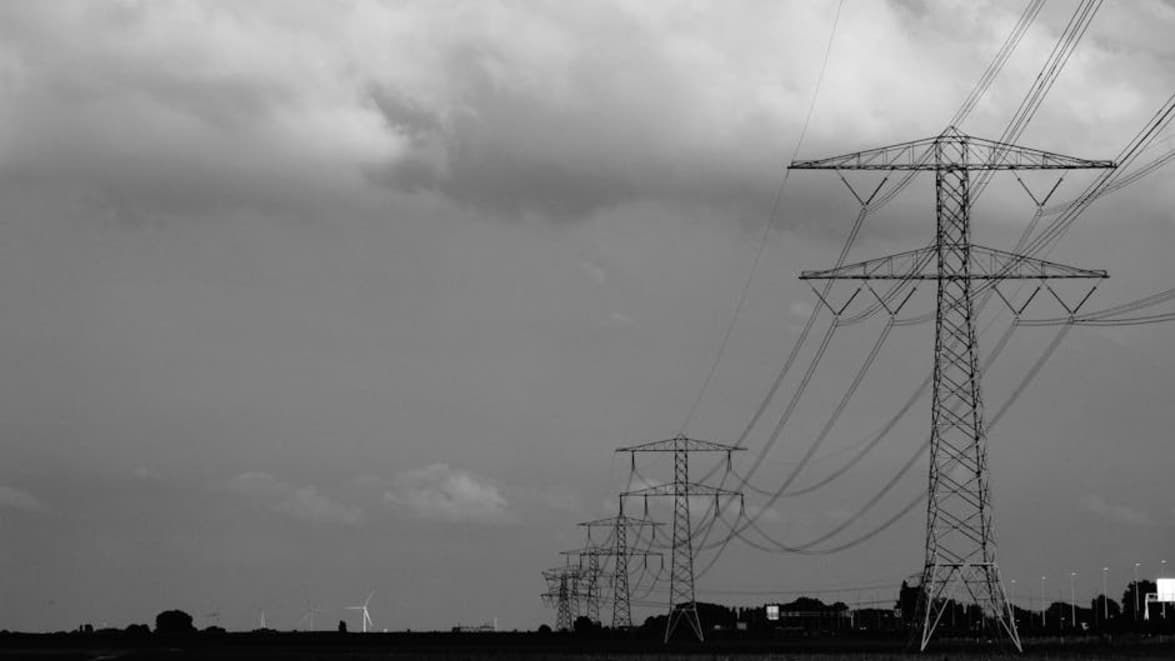 Microsoft บอก NVIDIA: ชิป AI ล้นคลัง แต่ไม่มีที่เสียบ เพราะไฟไม่พอ!