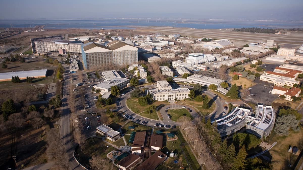 วิจัยชี้ แผนปล่อยดาวเทียม 5 แสนดวง อาจทำลายภาพถ่าย Hubble เสียหายหนัก