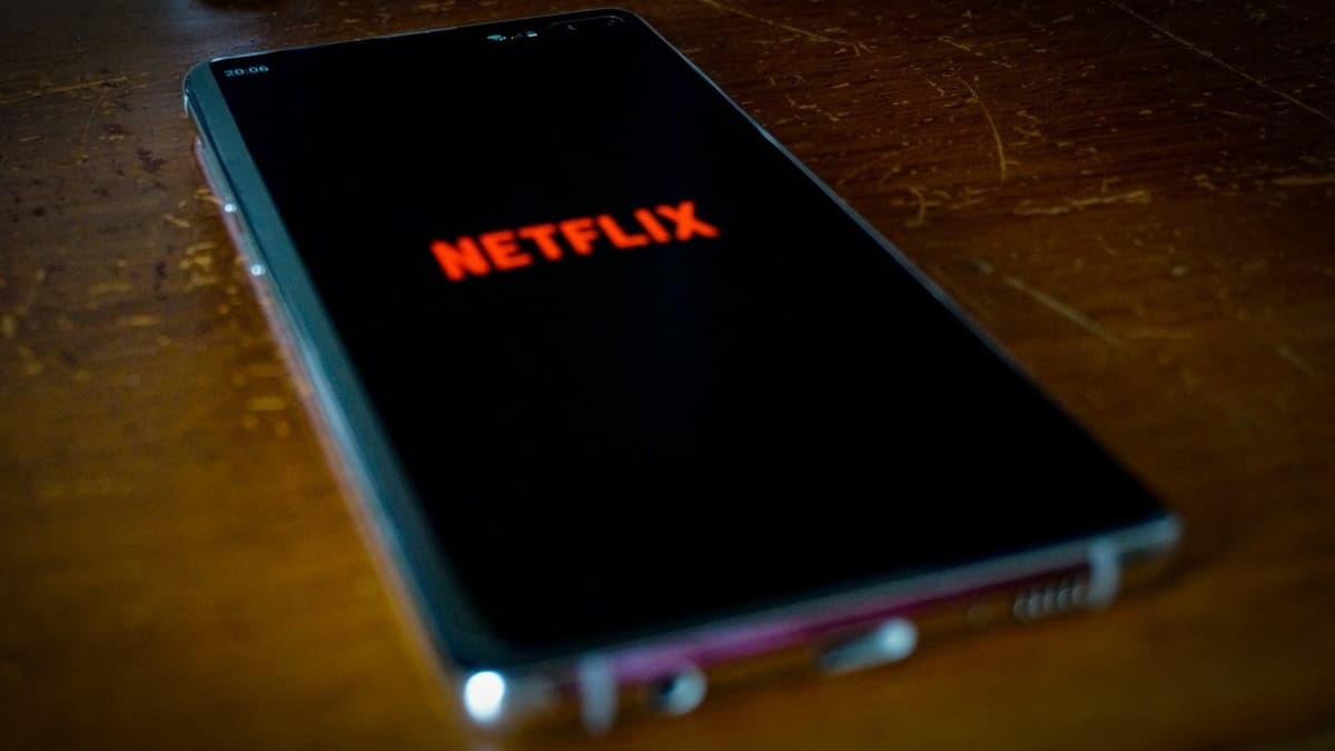 Netflix ปี 2025 โกยค่าโฆษณา 1.5 พันล้านเหรียญ พร้อมปรับดีลซื้อ Warner Bros. เป็นเงินสด