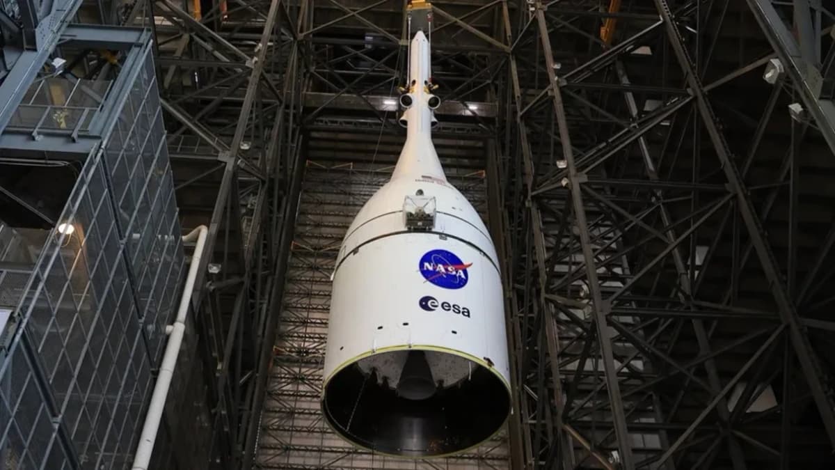 NASA ประกอบร่างจรวด Artemis 2 เสร็จสมบูรณ์ เตรียมส่งมนุษย์โคจรรอบดวงจันทร์