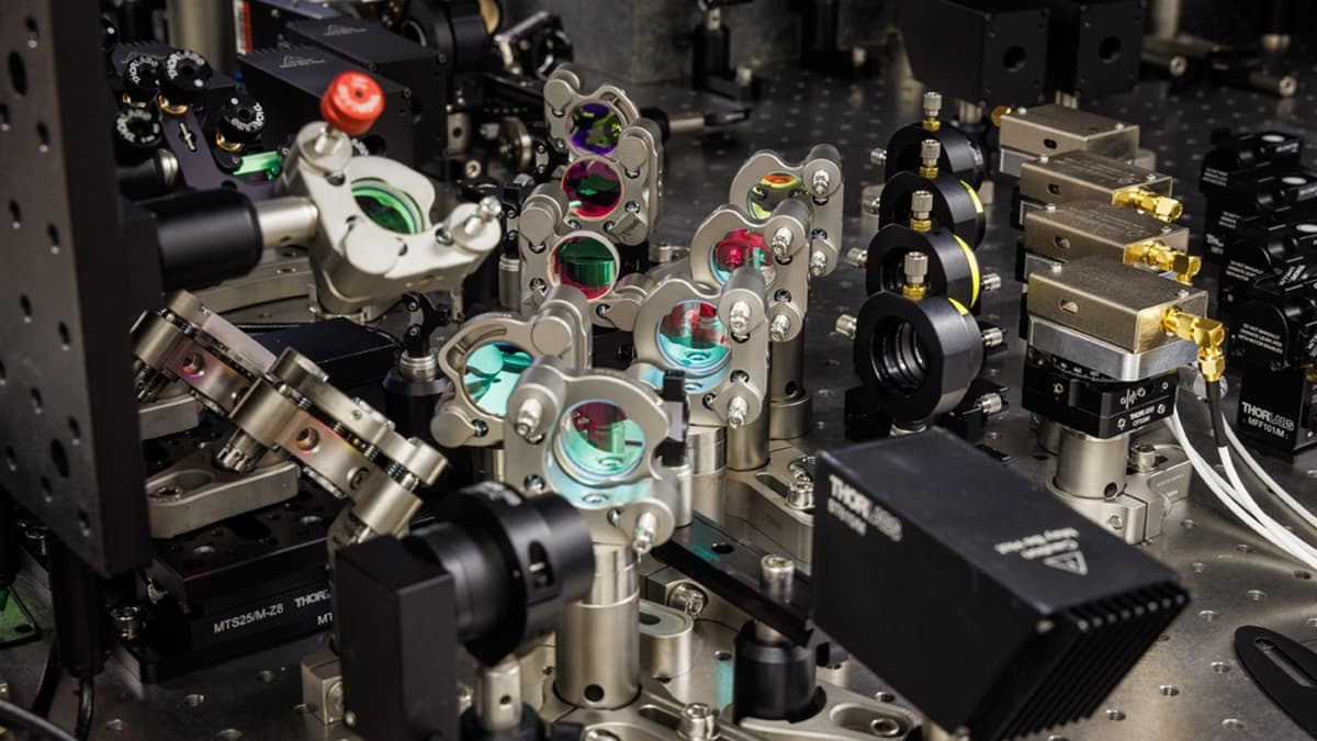 Microsoft โชว์เหนือ! เก็บข้อมูลใน 'แก้ว' ทนทาน 1 หมื่นปี แถมจุได้เป็น TB