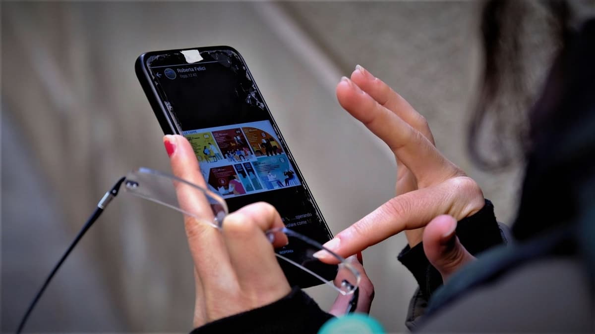 Facebook ใช้ AI ช่วยเลือกรูปให้โพสต์ แต่ต้องยอมให้เข้าถึง Camera Roll