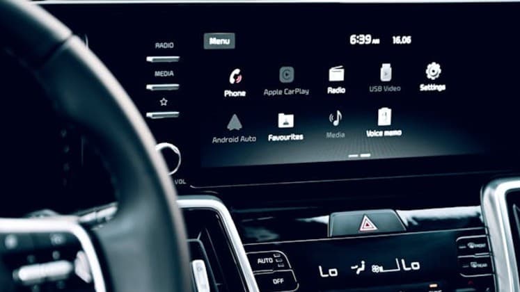 Tesla เลื่อน CarPlay เหตุคนอัปเดต iOS 26 น้อย ทำระบบแผนที่ยังไม่เข้าที่