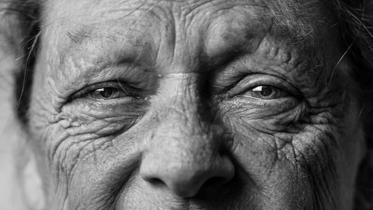 แก่แบบก้าวกระโดด! งานวิจัยชี้ 2 ช่วงอายุที่ร่างกาย 'เร่งสปีด' ความชรา