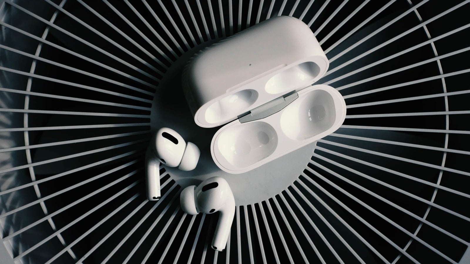 AirPods ในรถจะฉลาดขึ้น! iOS 26 อัปเดตฟีเจอร์สลับเสียงอัตโนมัติกับ CarPlay